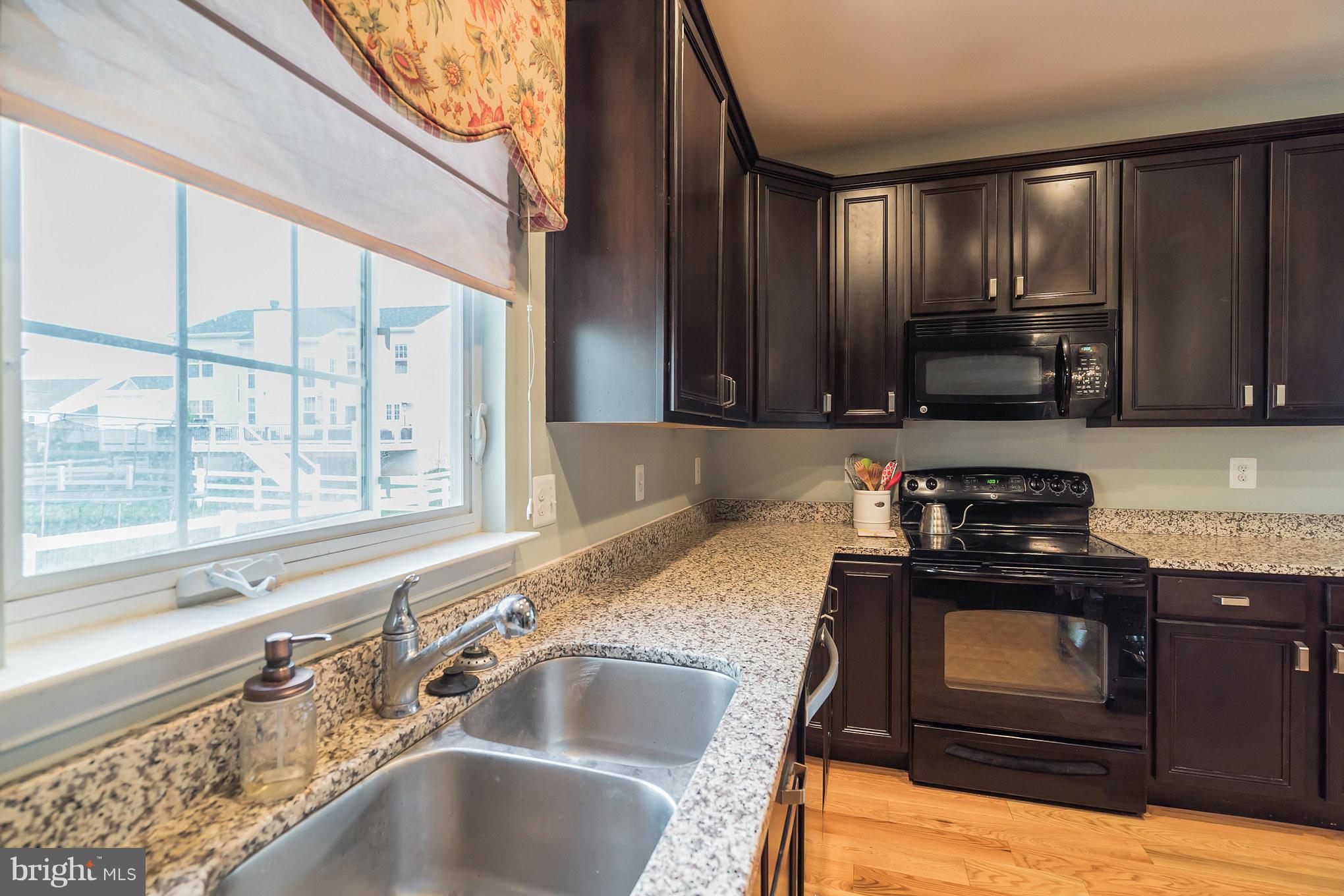 ROUND HILL - Residential