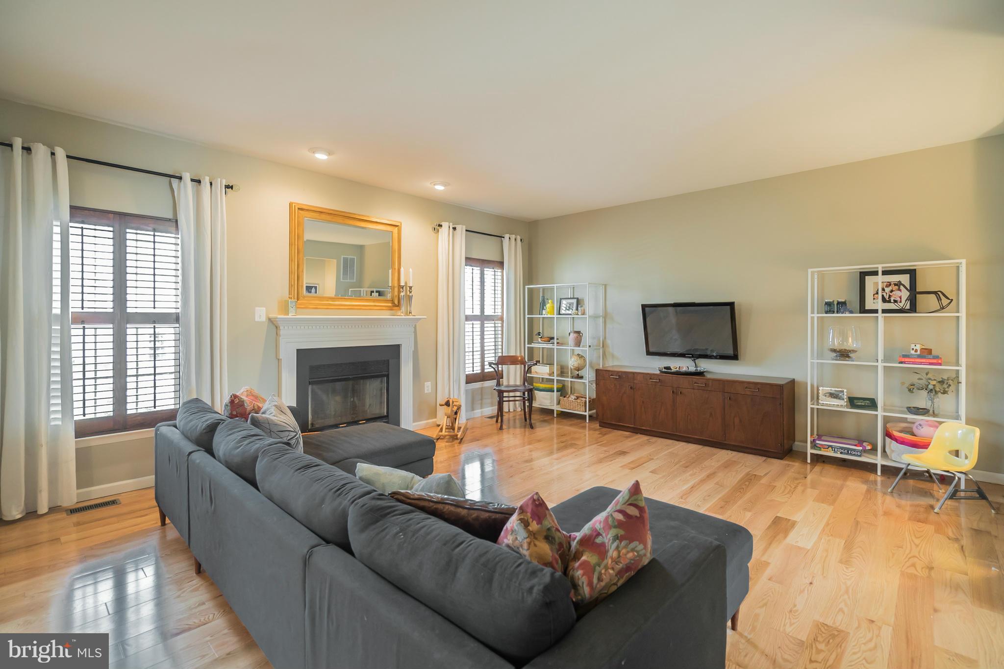 ROUND HILL - Residential