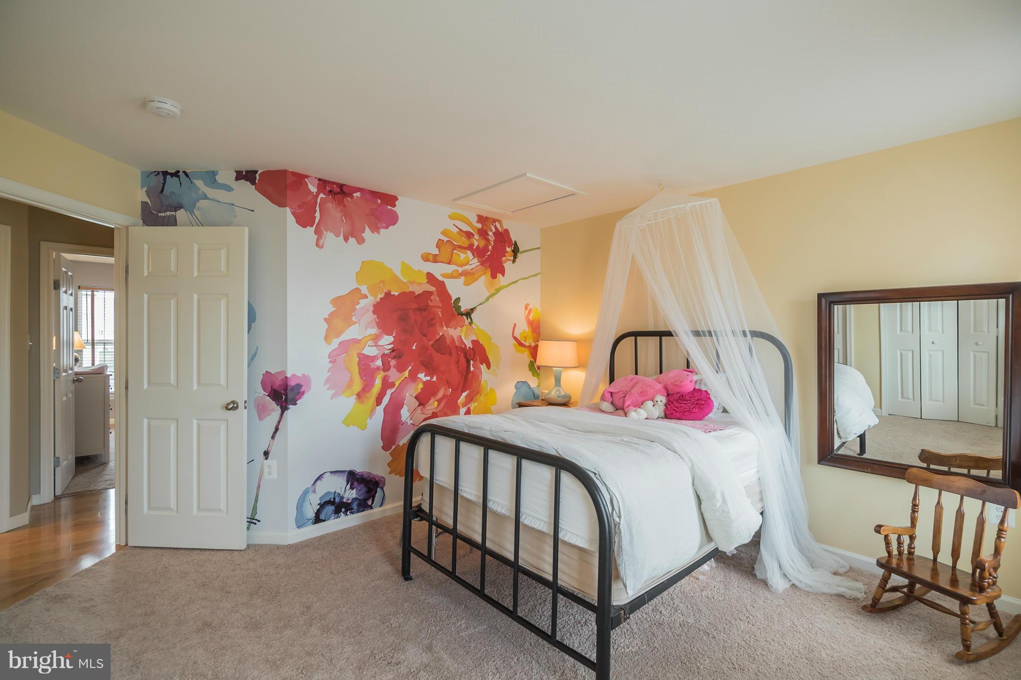 ROUND HILL - Residential