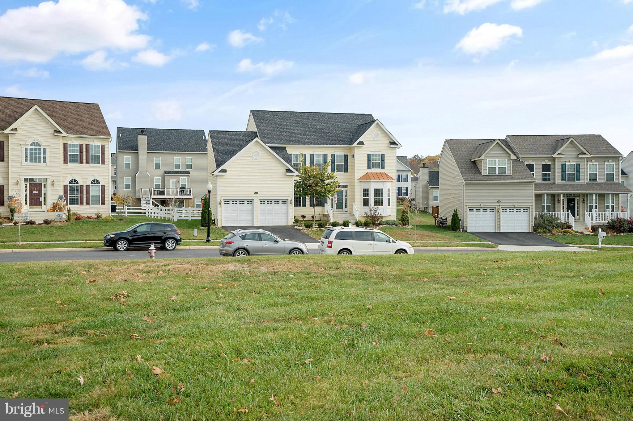 ROUND HILL - Residential