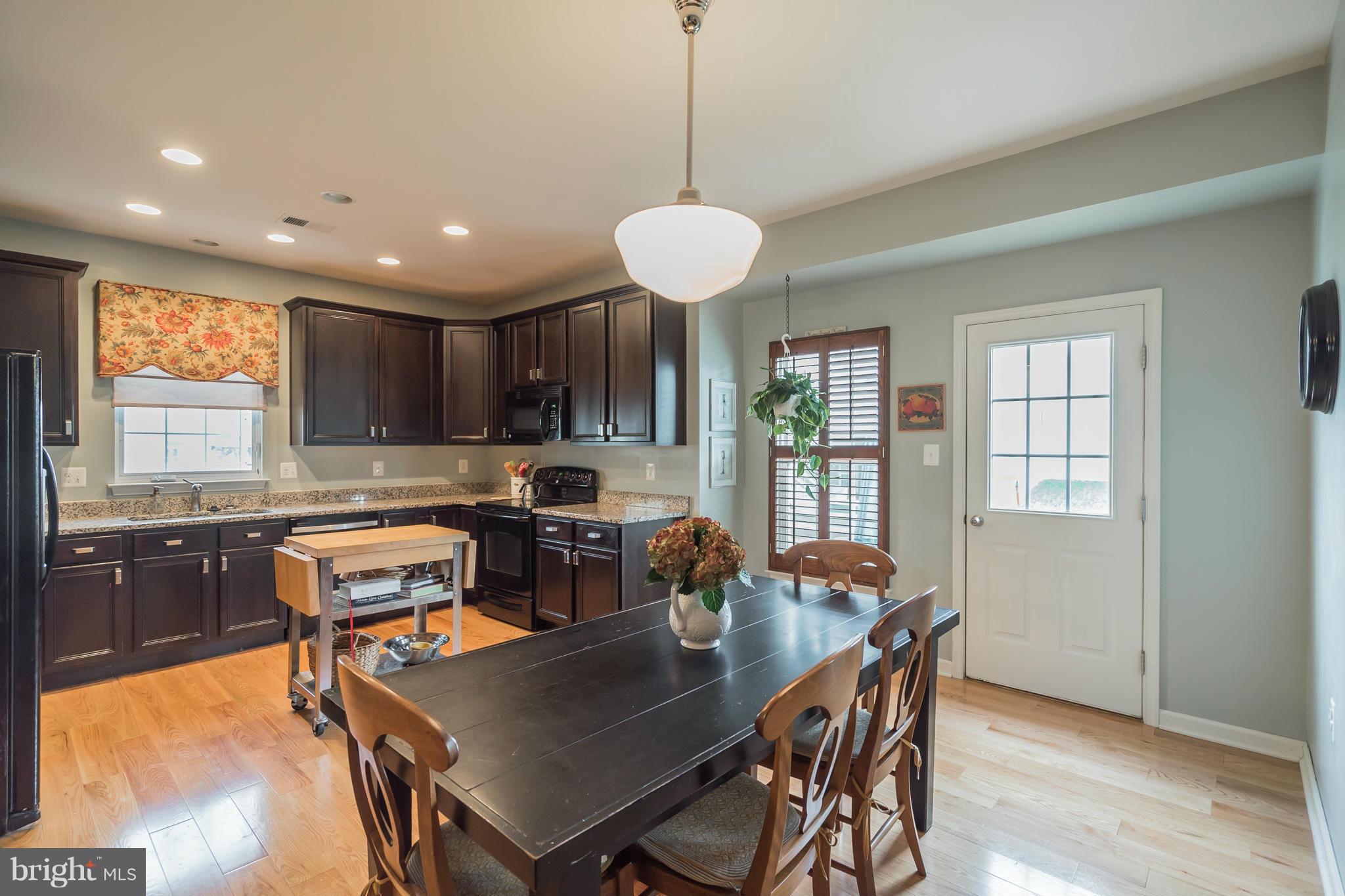 ROUND HILL - Residential