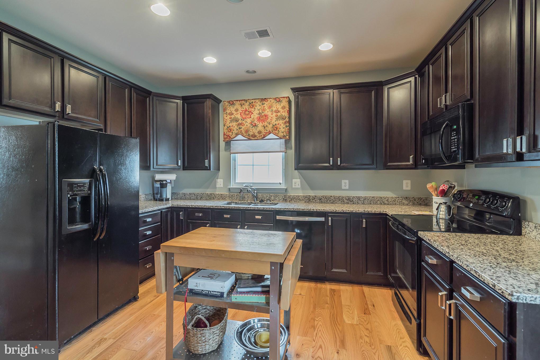 ROUND HILL - Residential