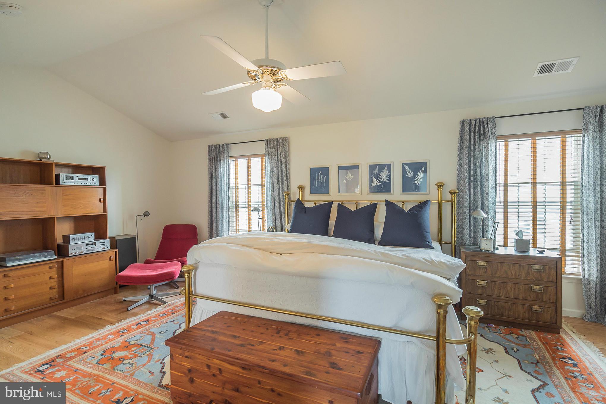 ROUND HILL - Residential