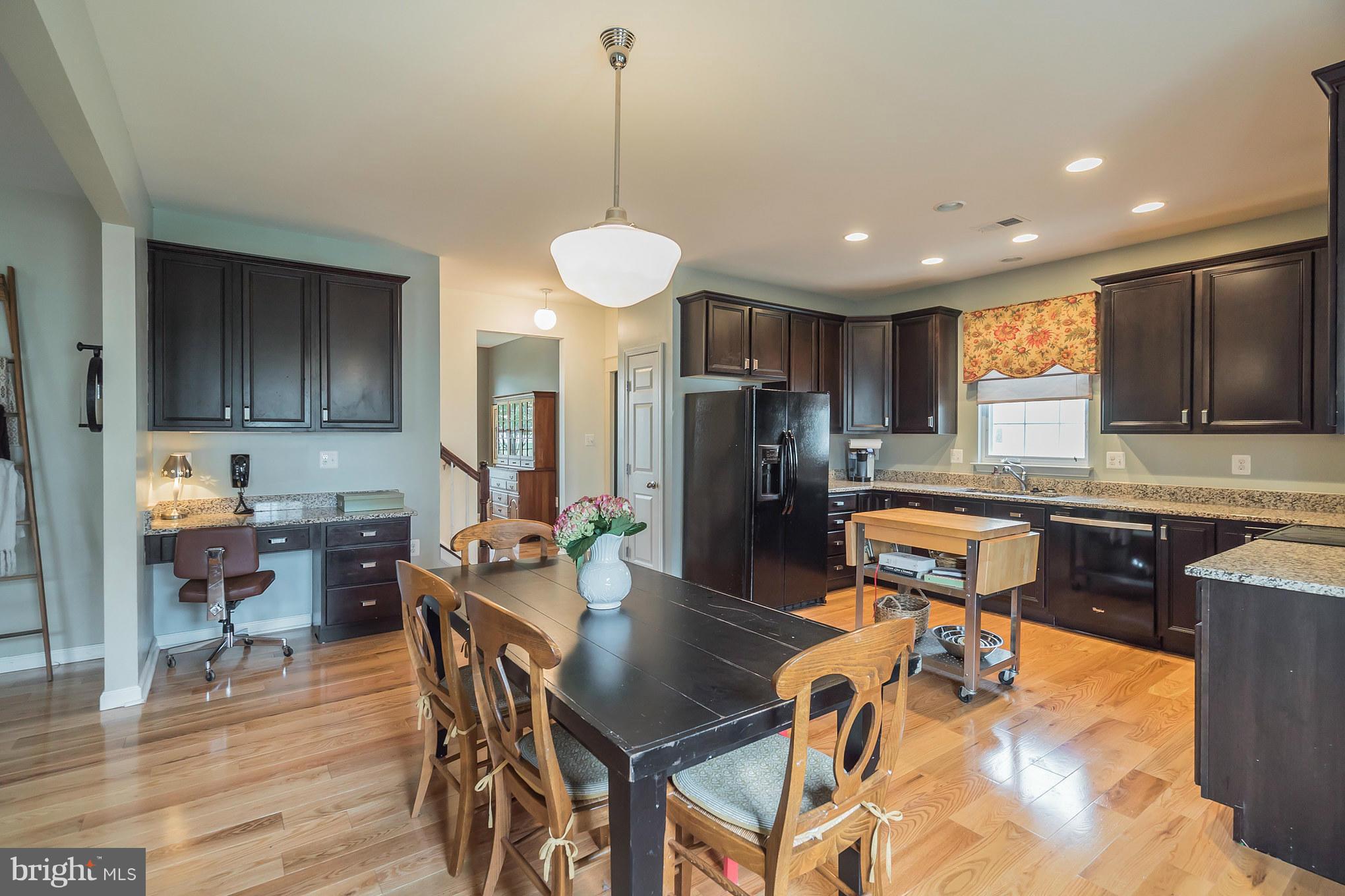 ROUND HILL - Residential