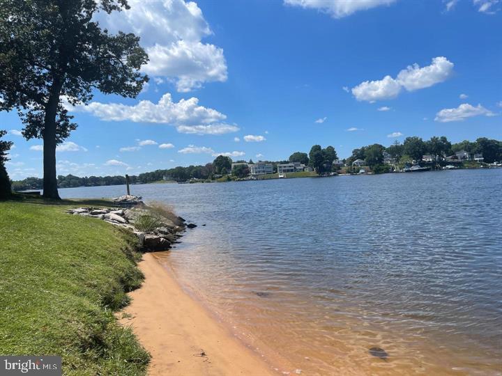 ELIZABETHS LANDING - Residential