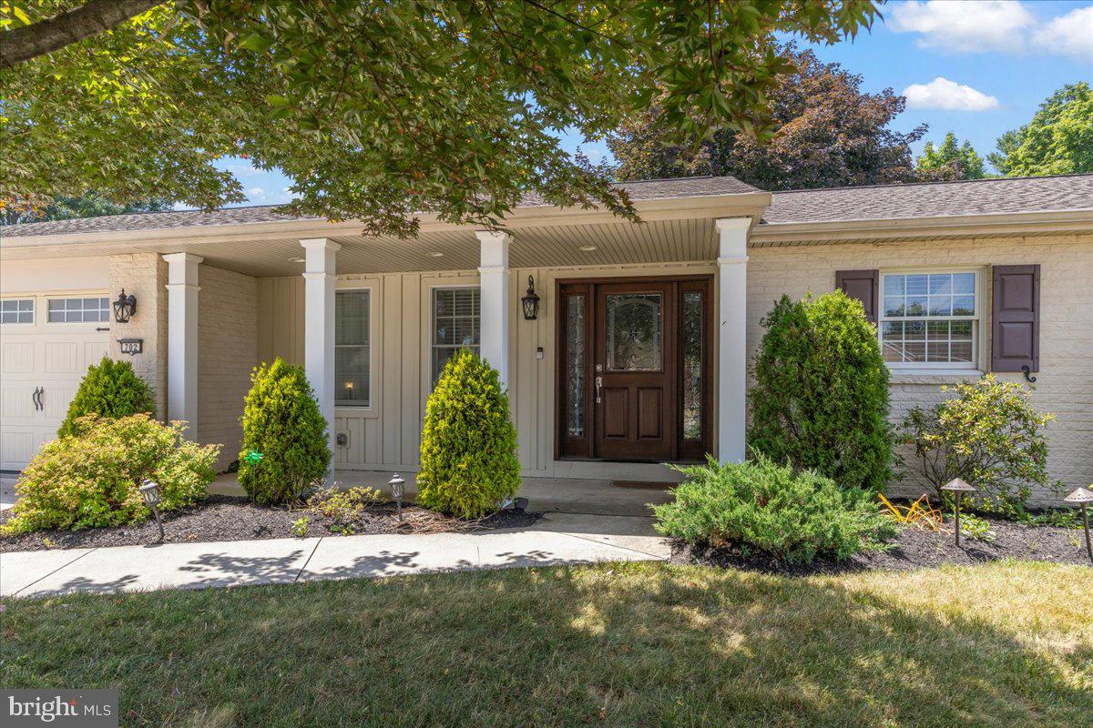 702 ROBERT STREET