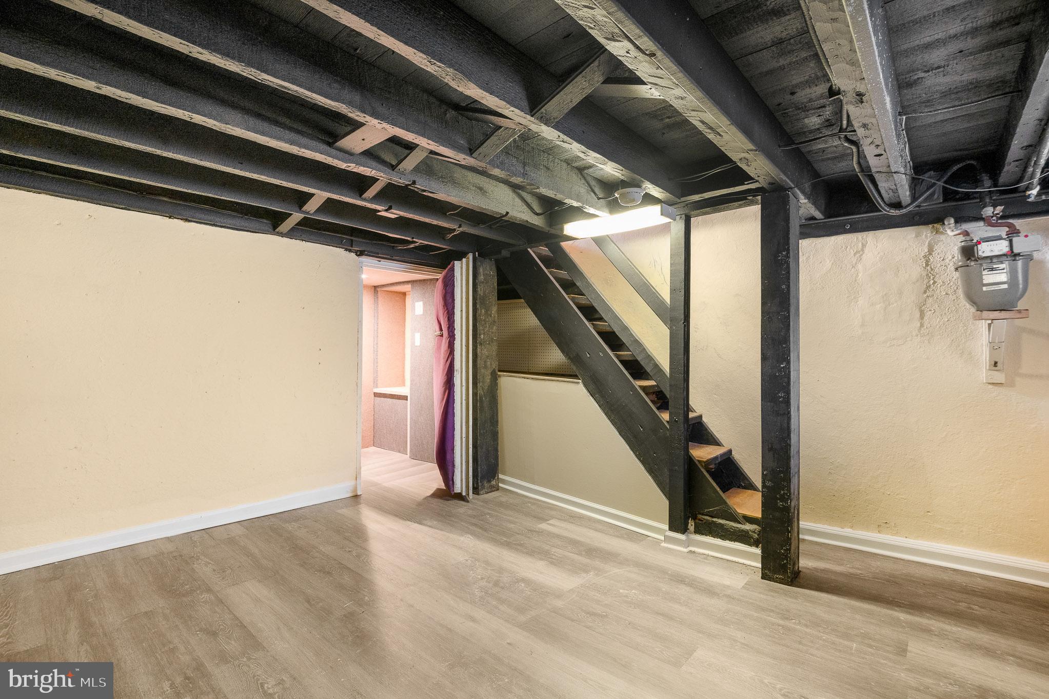 HOLLINS MARKET - Residential