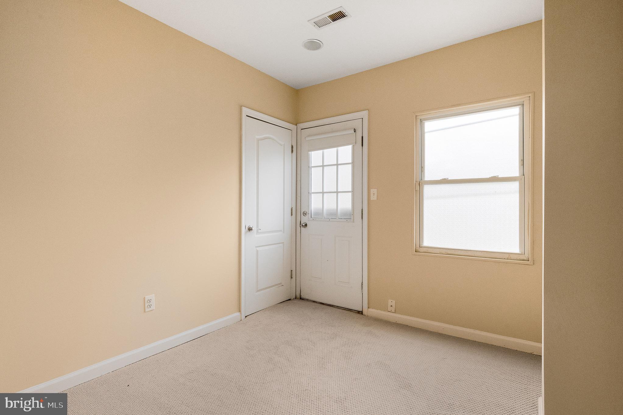 HOLLINS MARKET - Residential