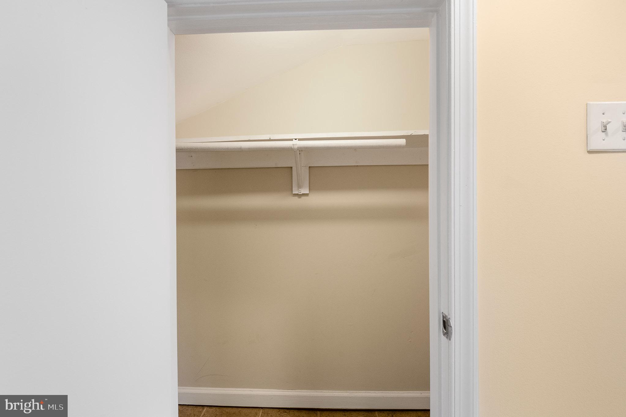 HOLLINS MARKET - Residential