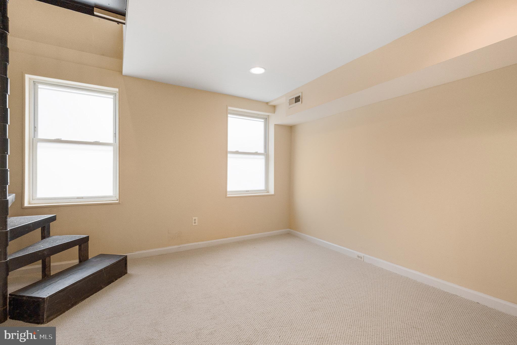 HOLLINS MARKET - Residential