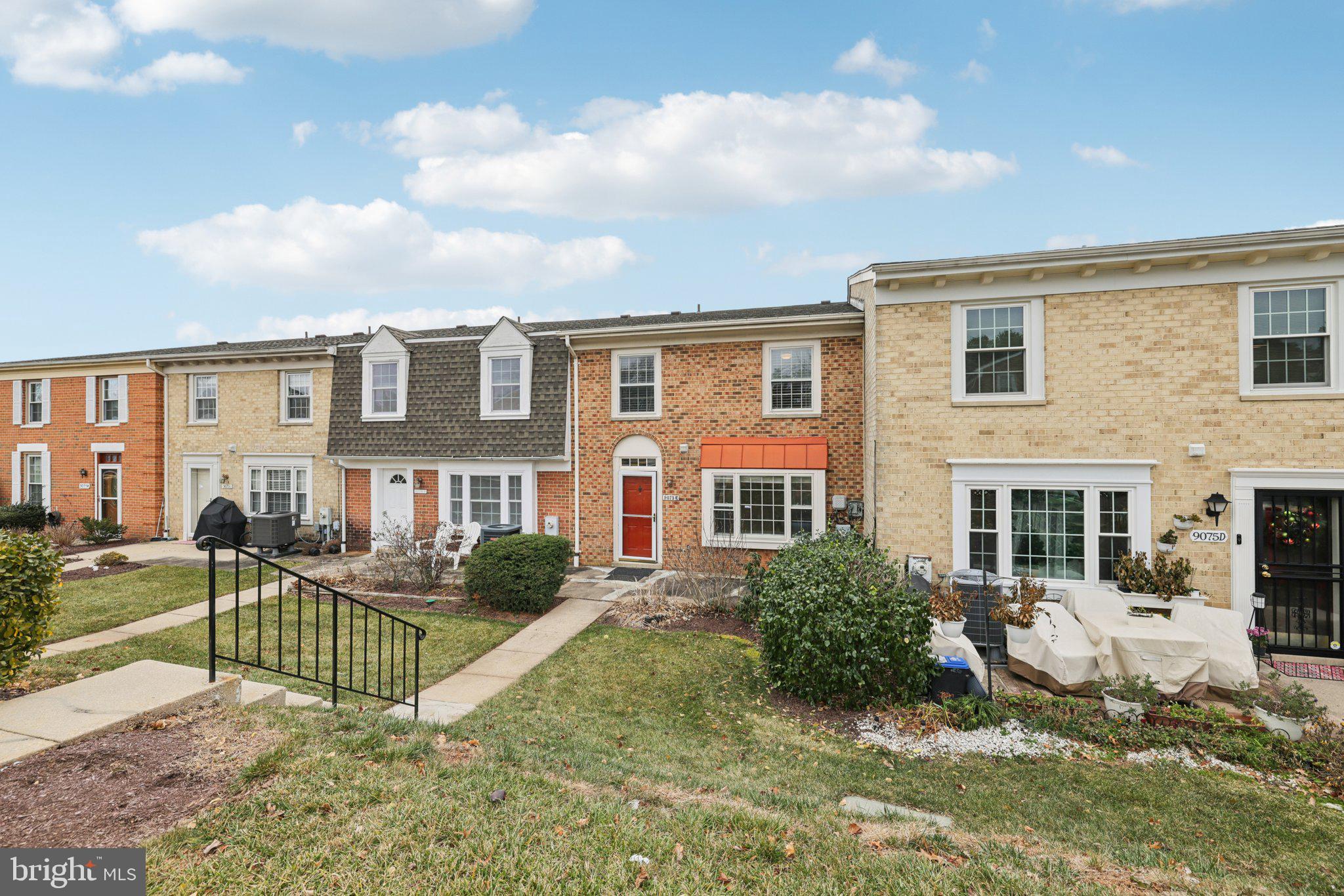 WHISKEY BOTTOM SQUARE - Residential