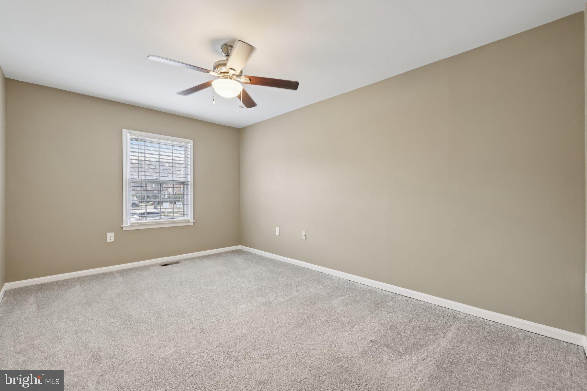 WHISKEY BOTTOM SQUARE - Residential