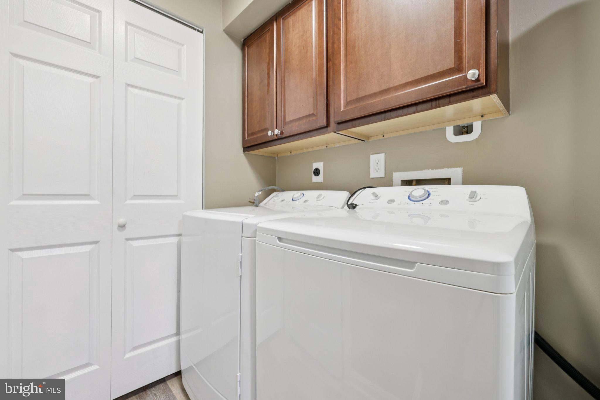 WHISKEY BOTTOM SQUARE - Residential