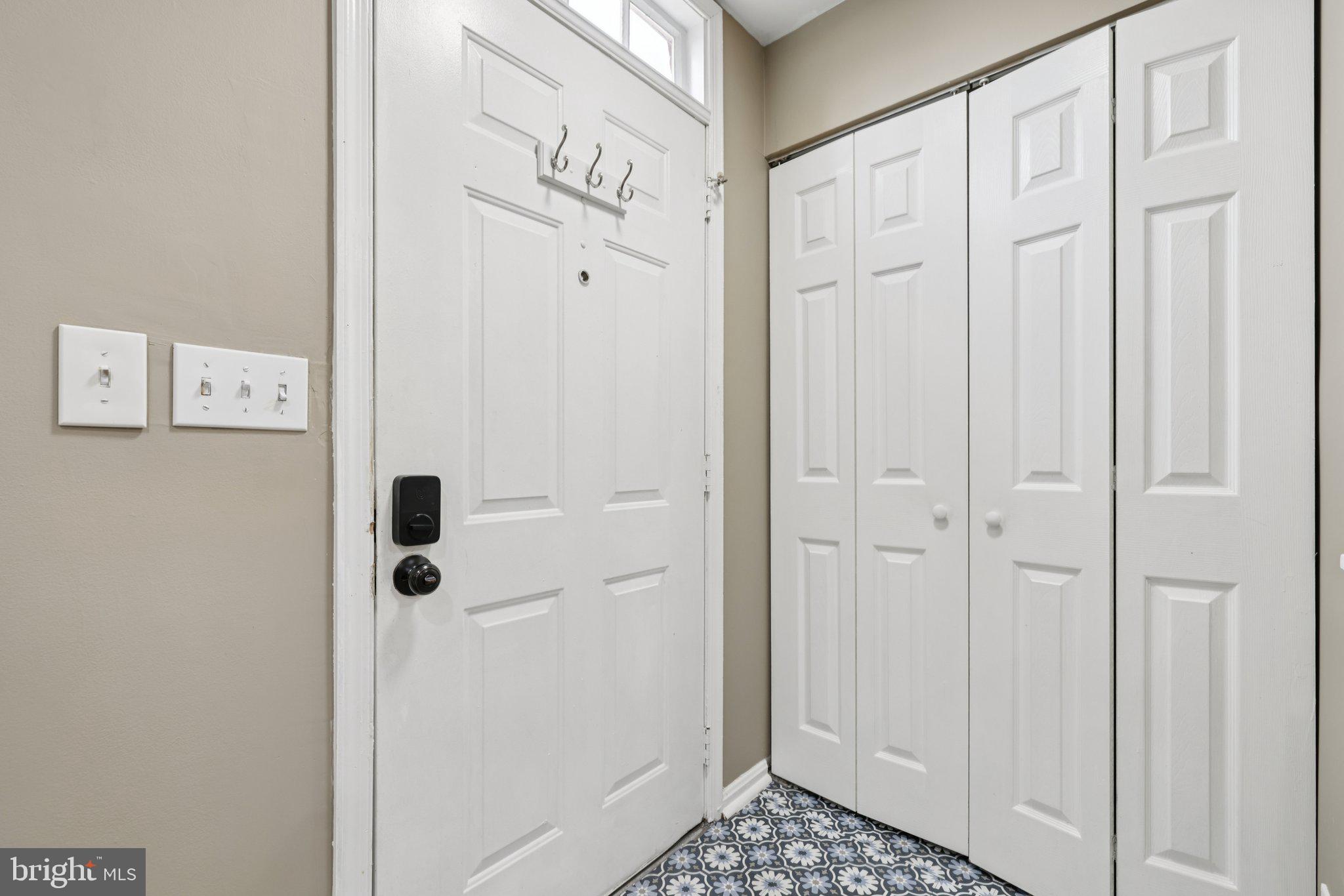 WHISKEY BOTTOM SQUARE - Residential