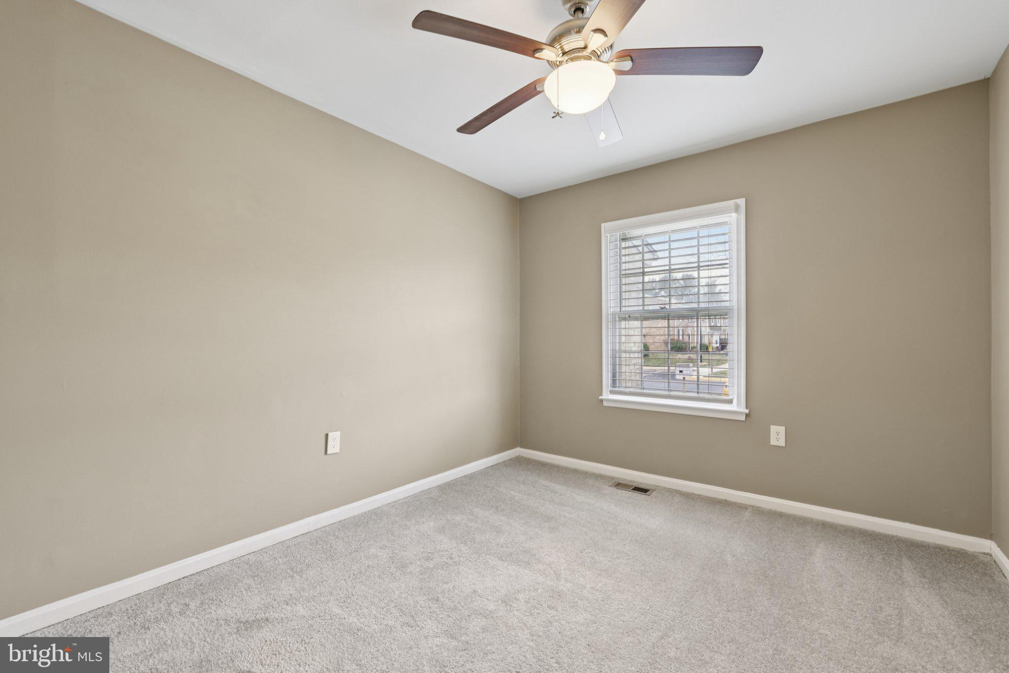 WHISKEY BOTTOM SQUARE - Residential