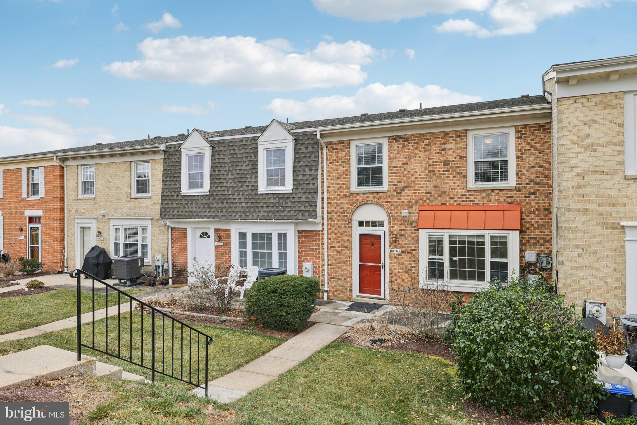 WHISKEY BOTTOM SQUARE - Residential