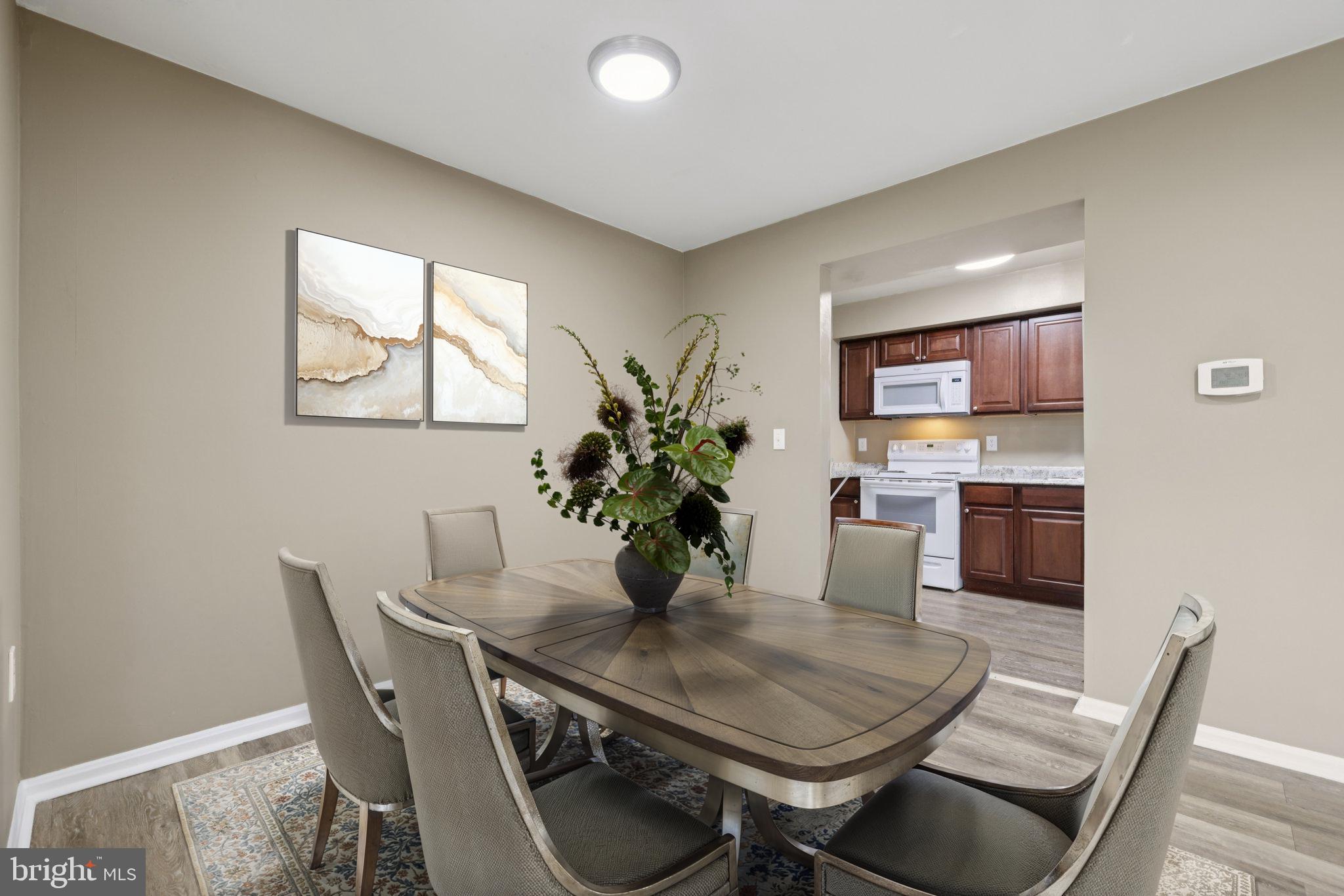 WHISKEY BOTTOM SQUARE - Residential