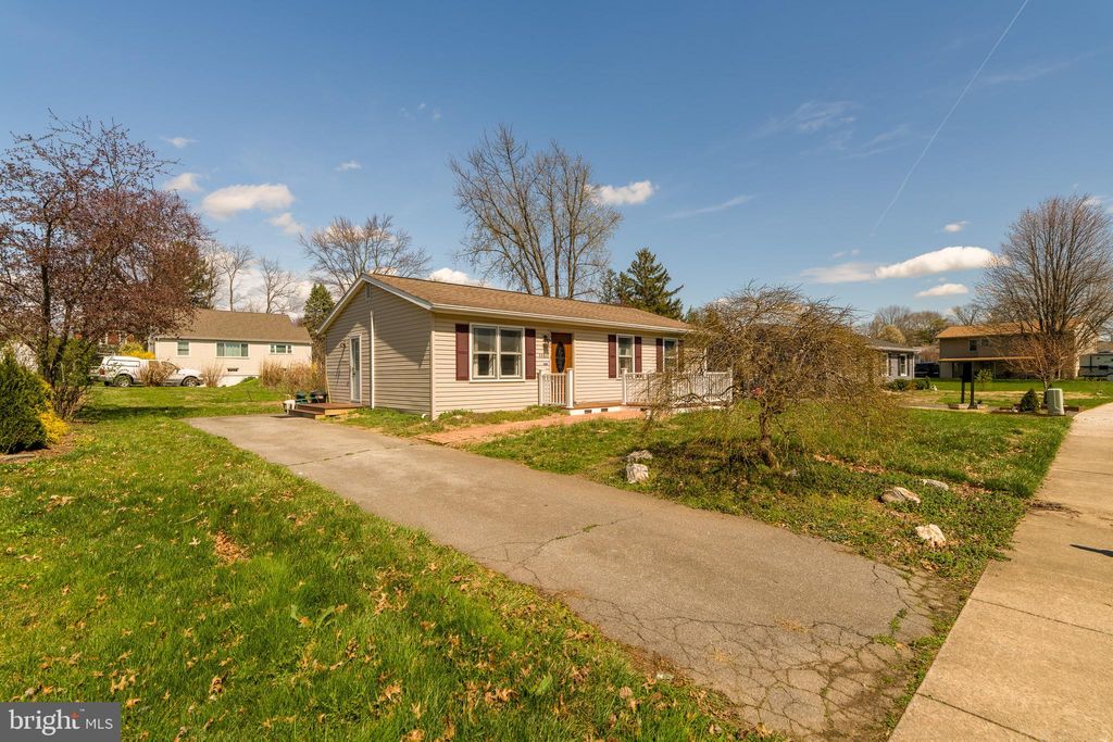 Photo of 533 Martin Avenue, MOUNT JOY, PA 17552 (MLS # PALA2084196)