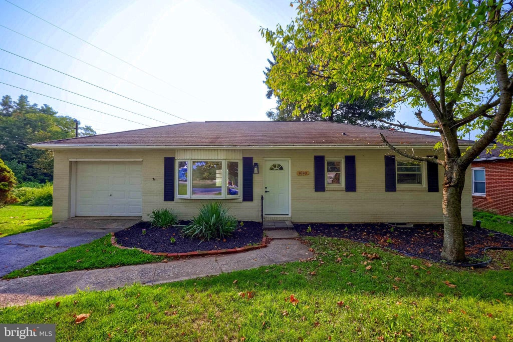 Photo of 1020 Hanover Road, YORK, PA 17408 (MLS # PAYK2108838)