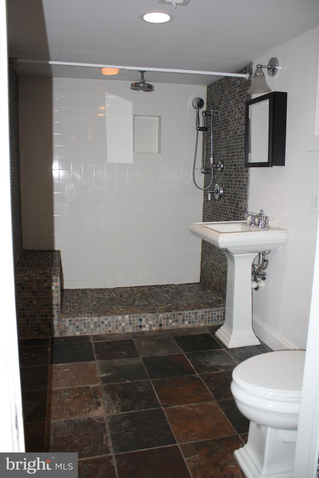 ROSEMONT - Residential Lease