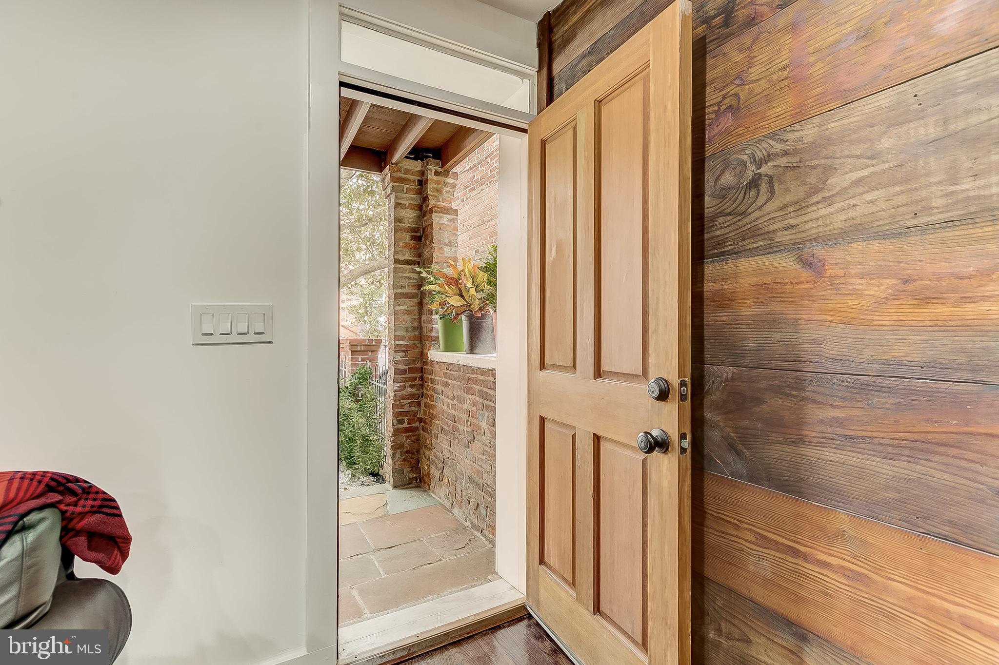 HOLLINS MARKET - Residential