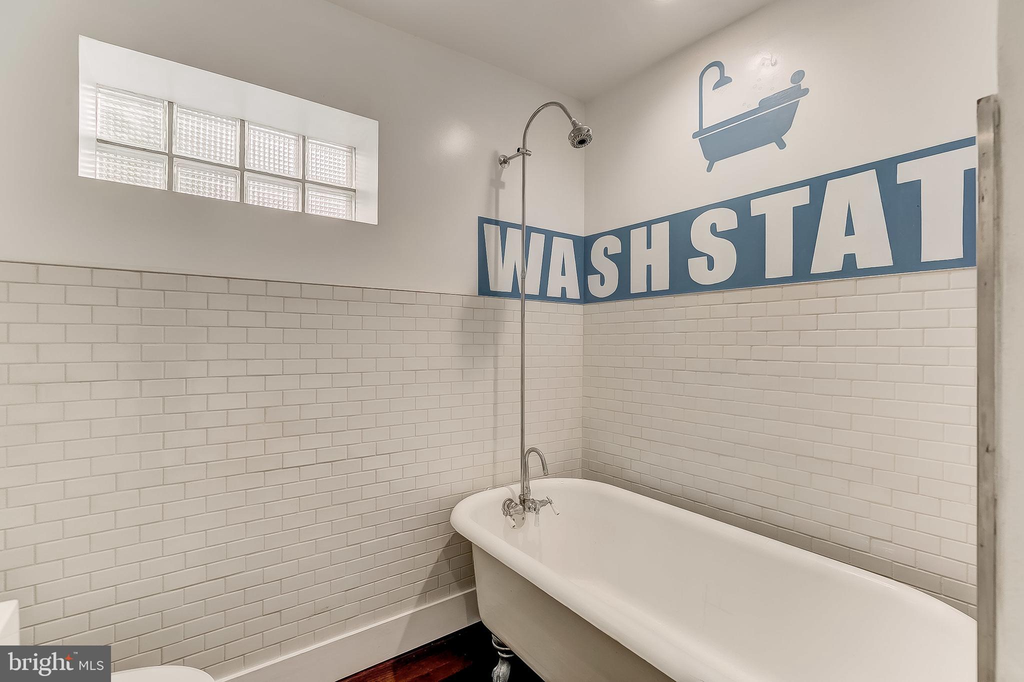 HOLLINS MARKET - Residential