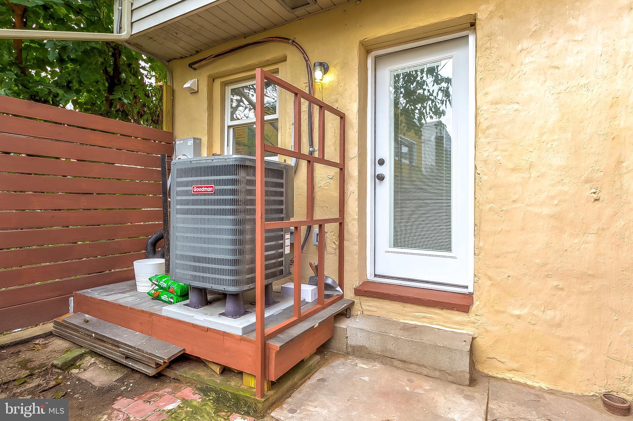 HOLLINS MARKET - Residential