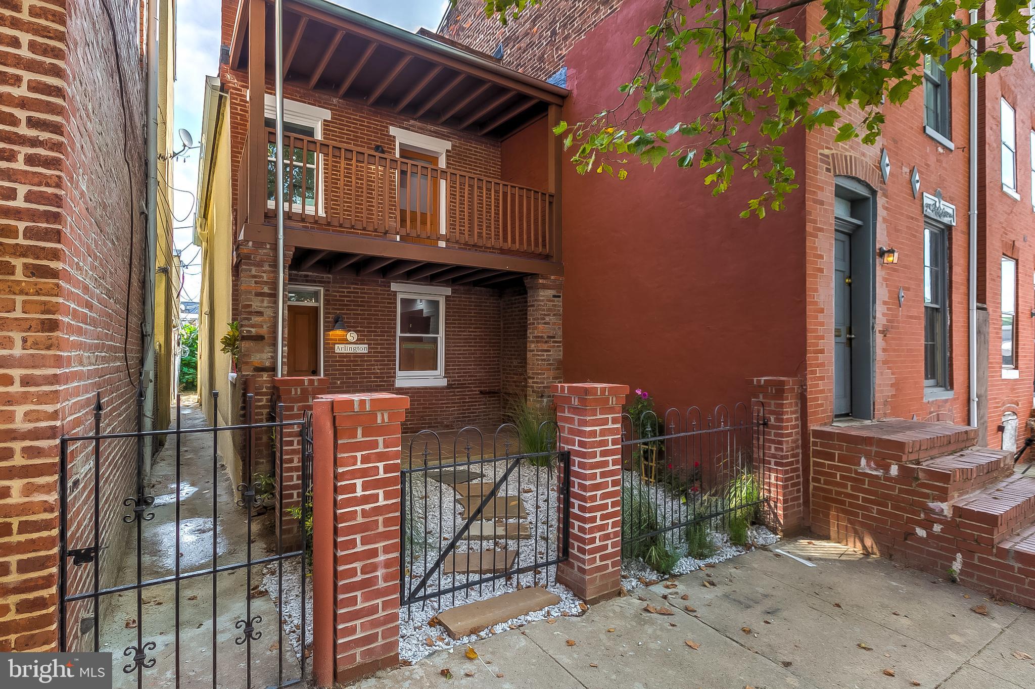 HOLLINS MARKET - Residential