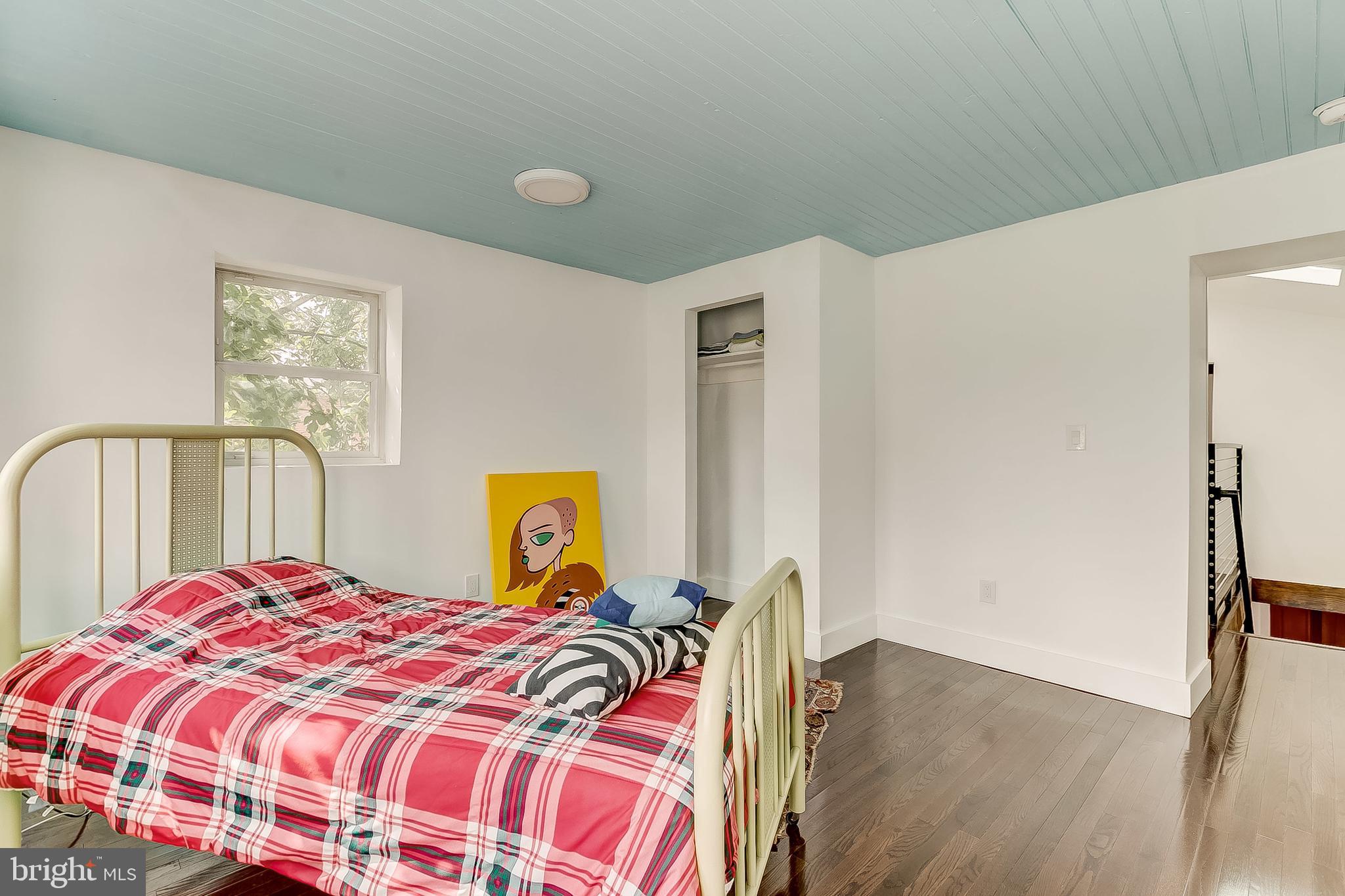 HOLLINS MARKET - Residential