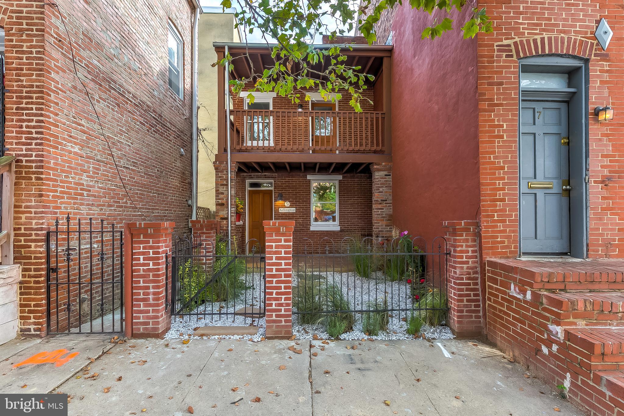 HOLLINS MARKET - Residential