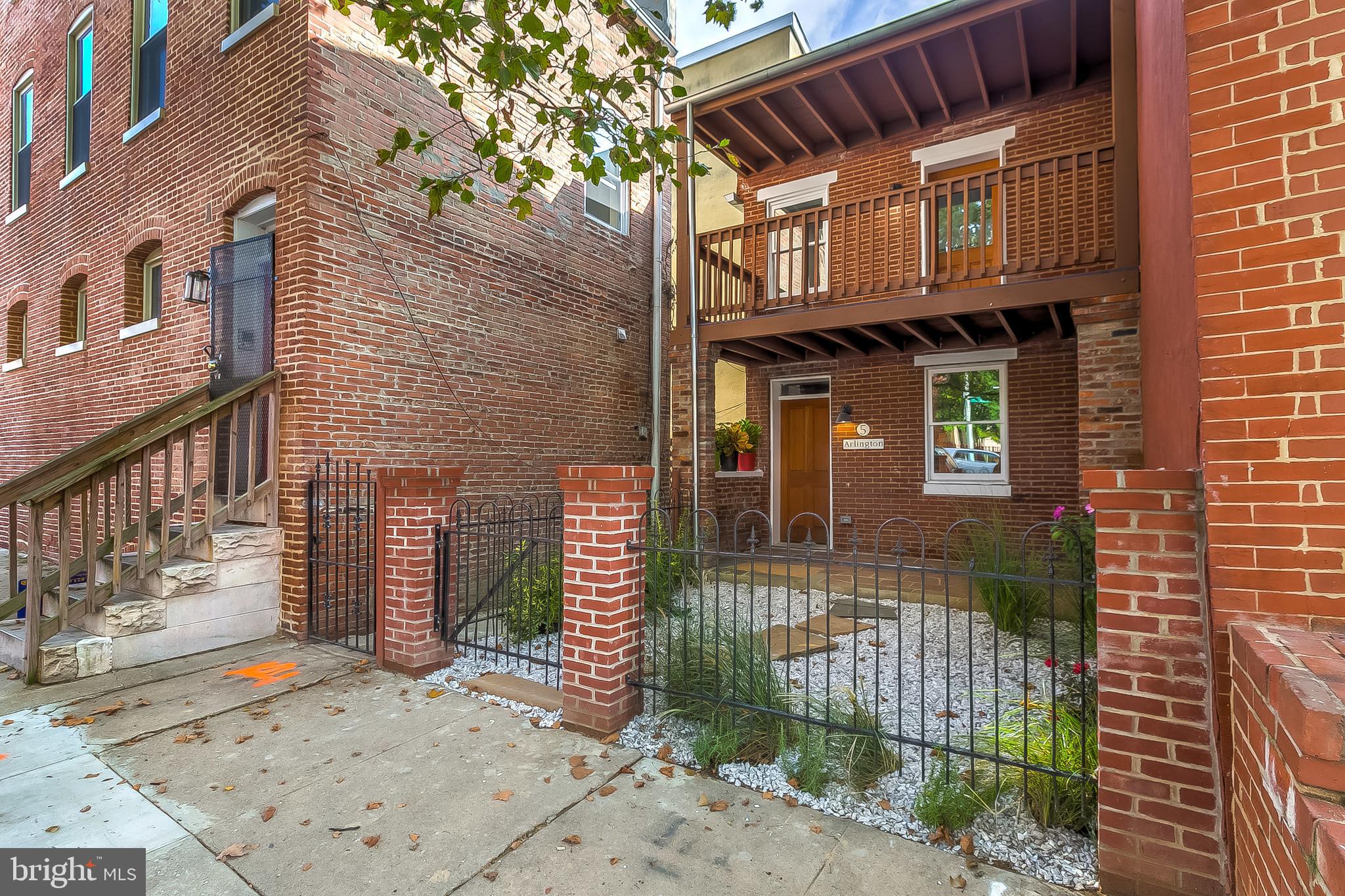 HOLLINS MARKET - Residential