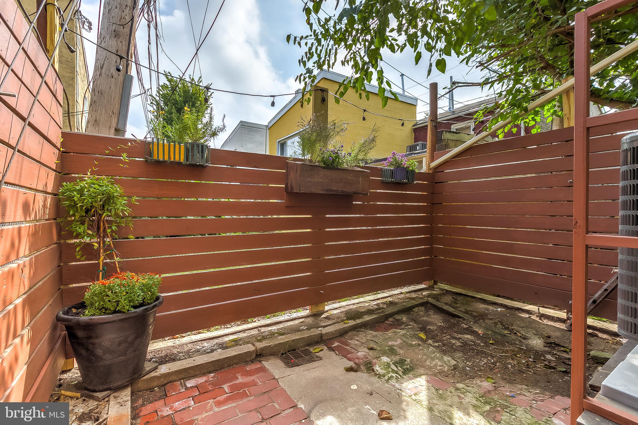 HOLLINS MARKET - Residential