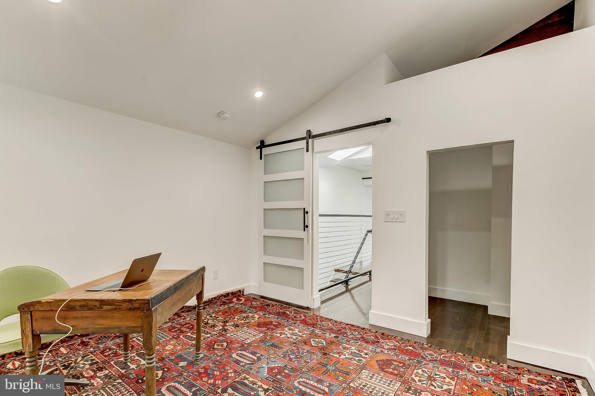 HOLLINS MARKET - Residential