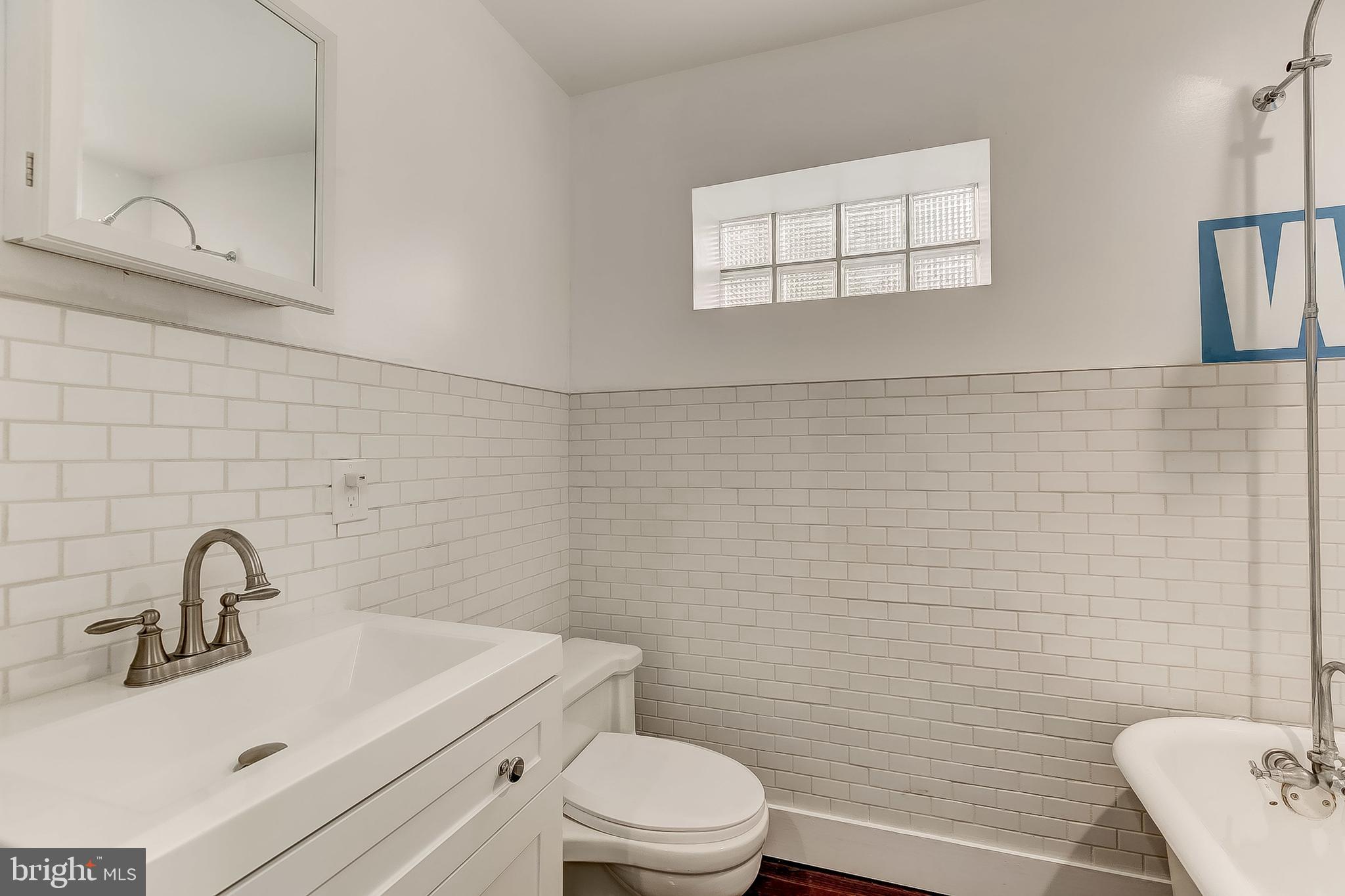 HOLLINS MARKET - Residential