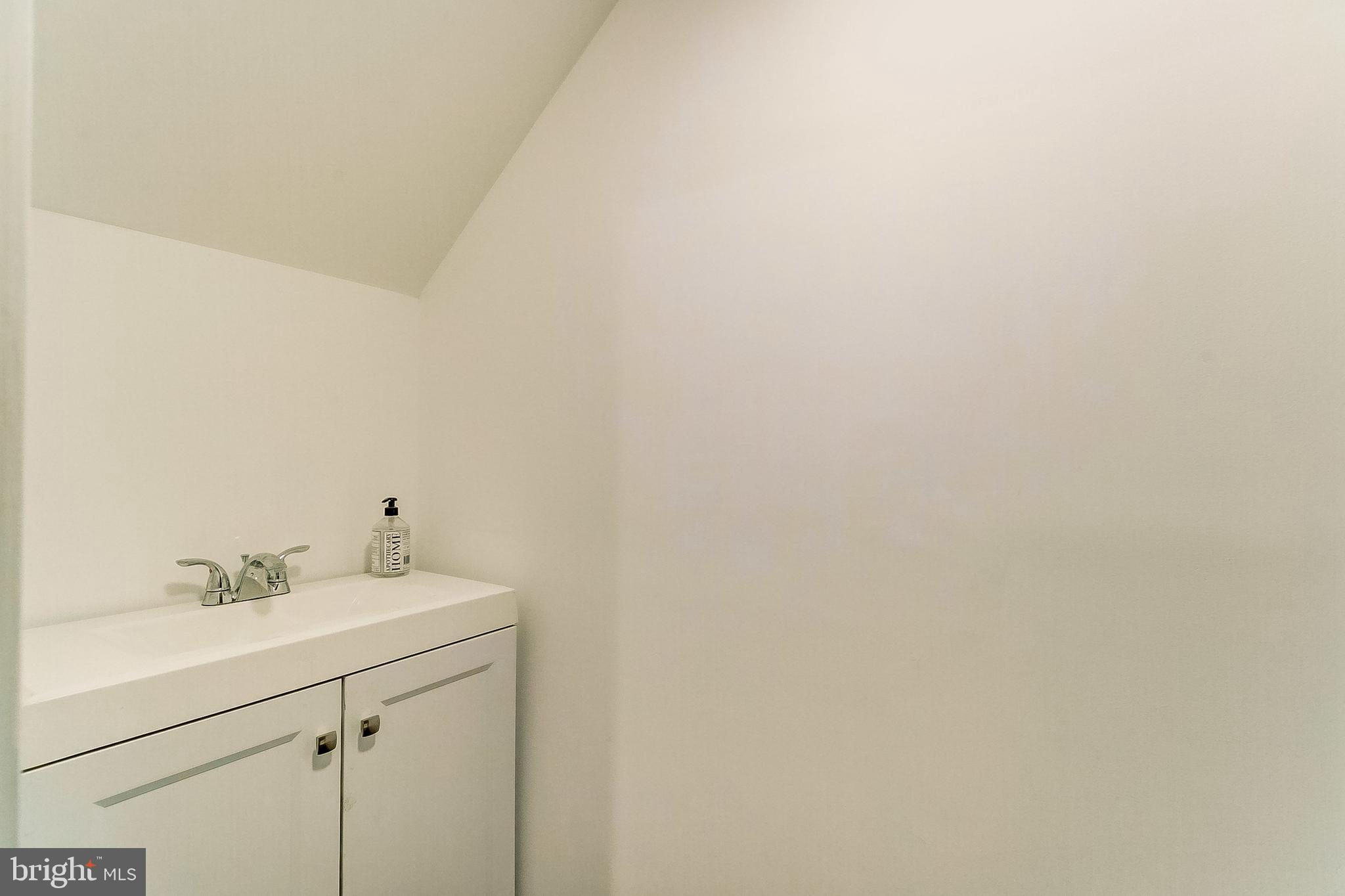 HOLLINS MARKET - Residential