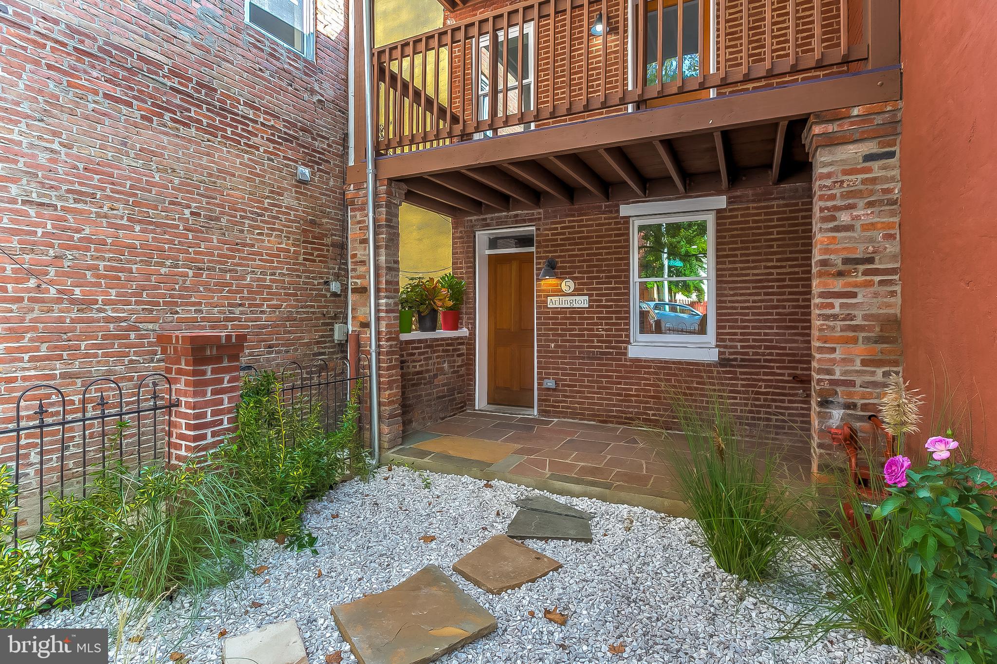 HOLLINS MARKET - Residential