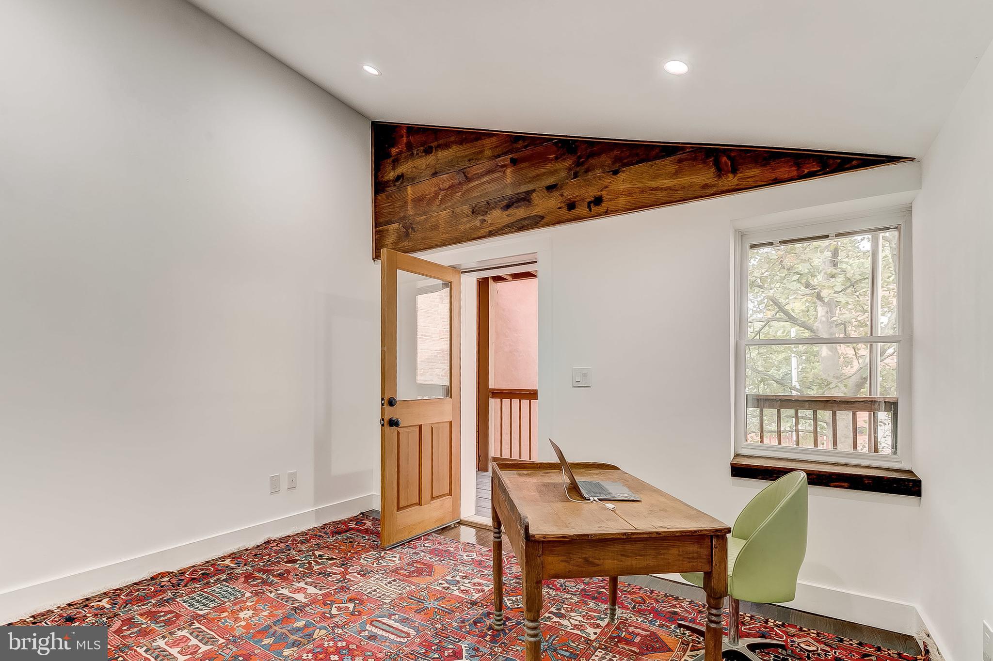 HOLLINS MARKET - Residential