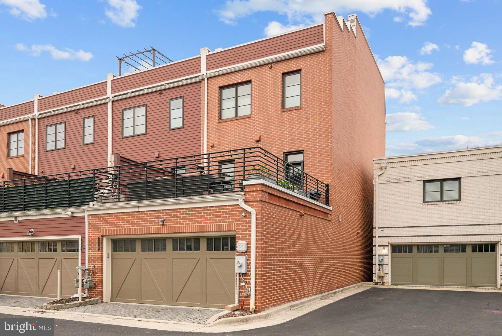 POTOMAC YARD - Residential Lease