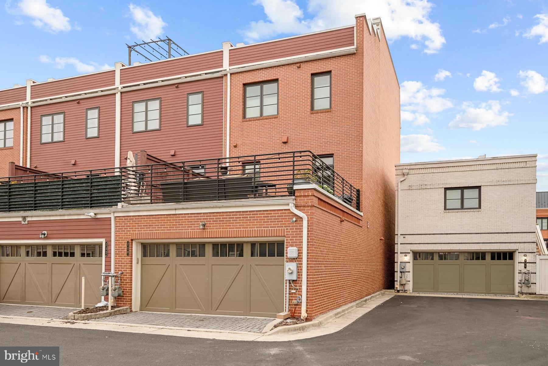 POTOMAC YARD - Residential Lease