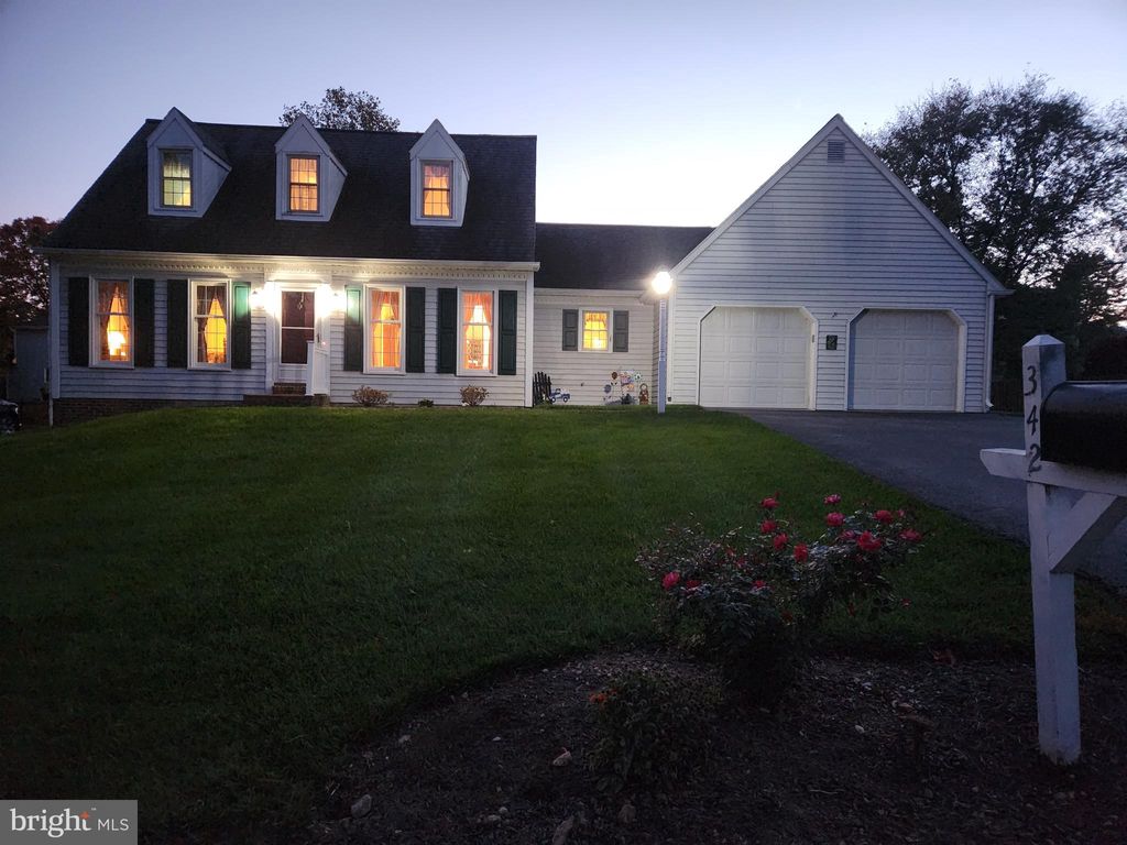 Photo of 342 Greenbriar Drive, Lancaster, PA 17601 (MLS # PALA2042504)