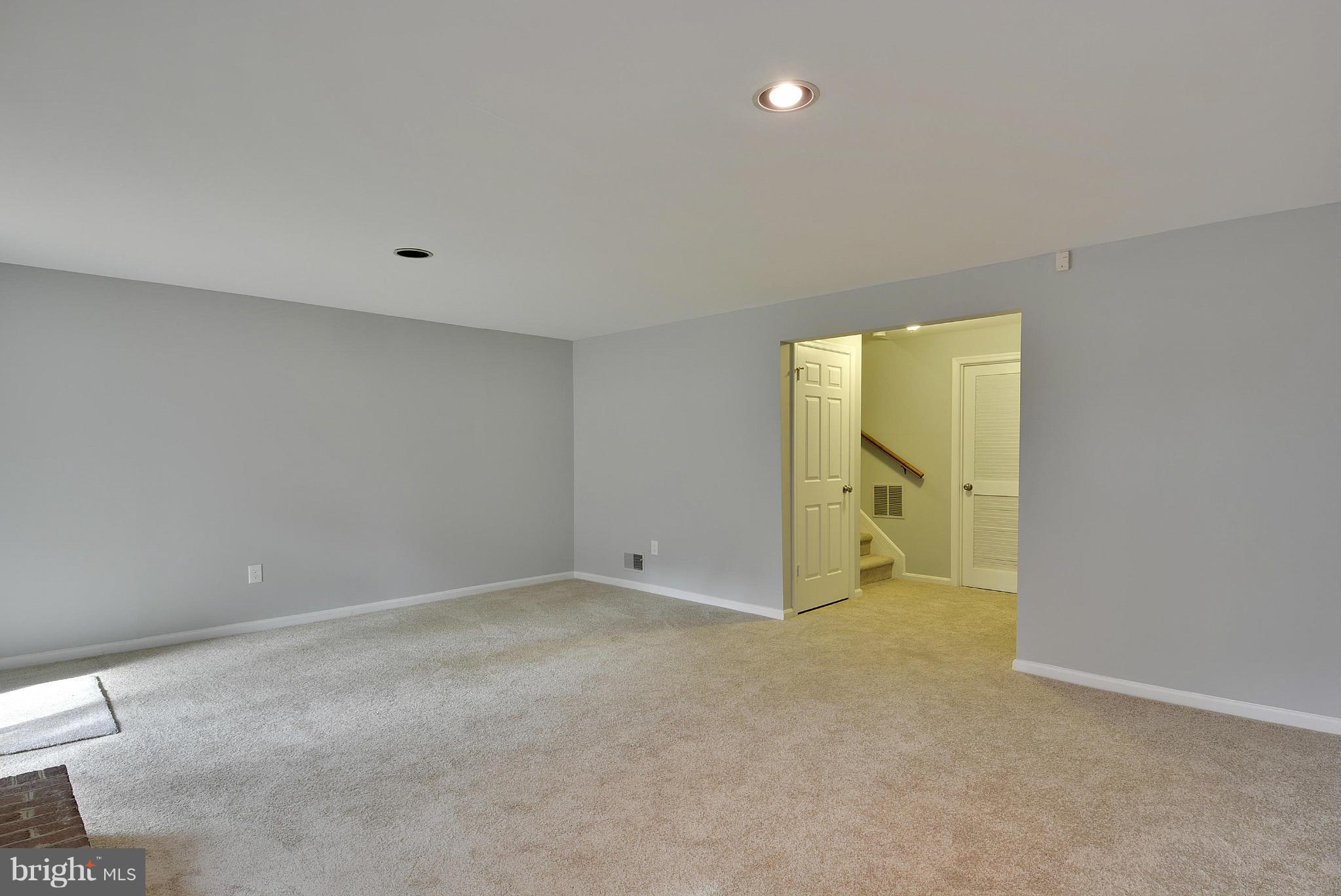 DUMONT OAKS - Residential