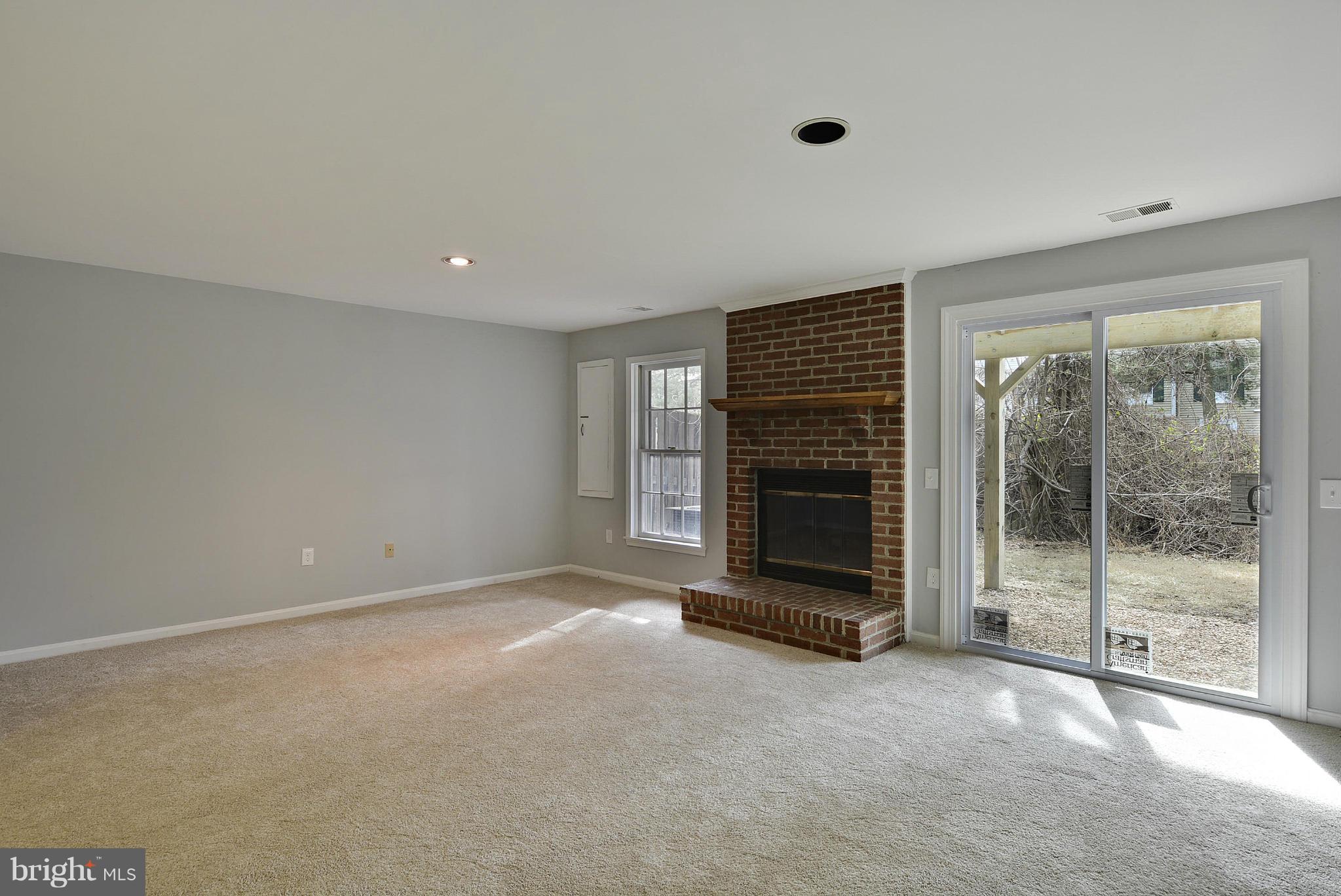 DUMONT OAKS - Residential