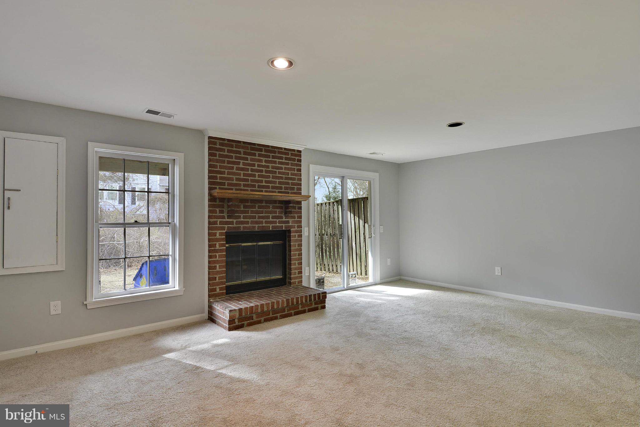 DUMONT OAKS - Residential