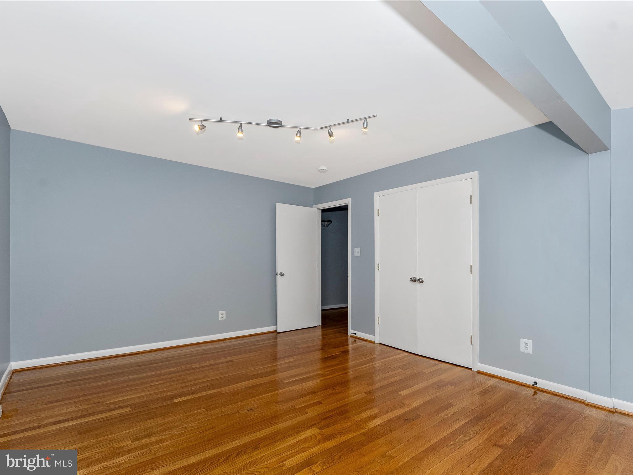 ROCKVILLE - Residential