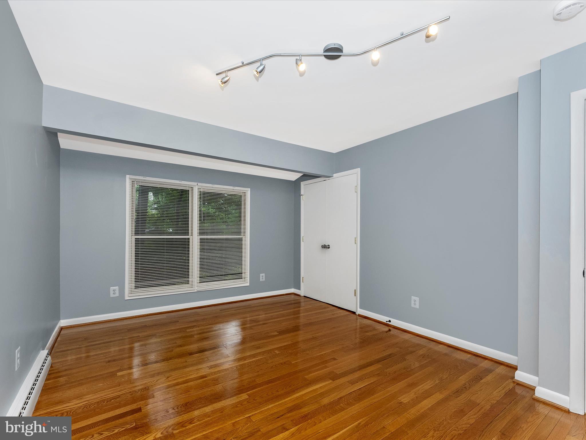 ROCKVILLE - Residential