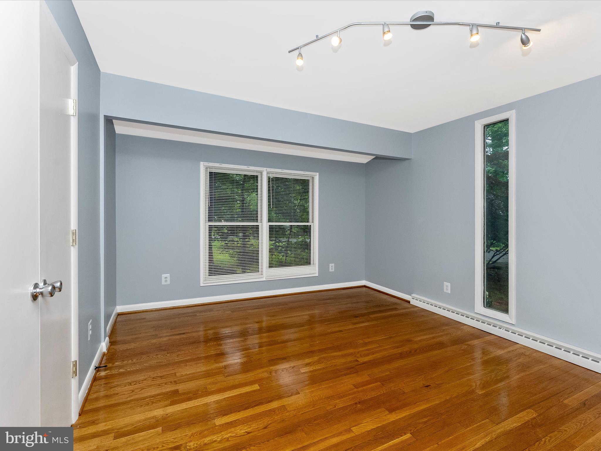 ROCKVILLE - Residential