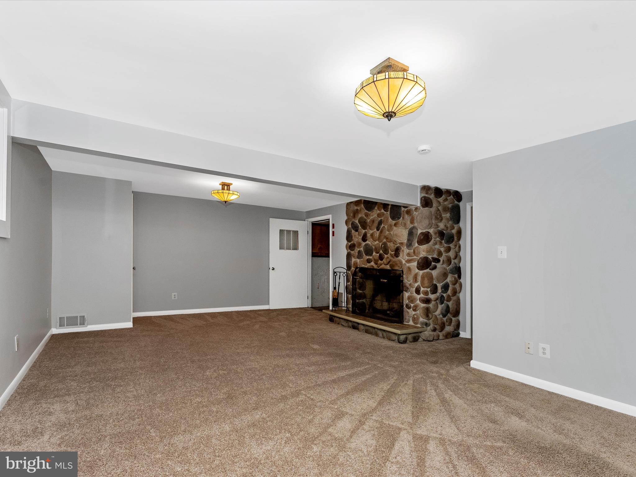 ROCKVILLE - Residential