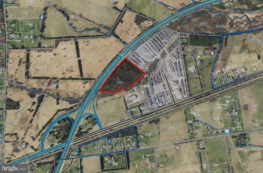 3.25 acres of usable Light Industrial (LI) land for sale near interchange of US 29 and Brandy Rd. Entire site contains 10 acres. Gateway corridor into Culpeper with immediate access and signage on US 29.  Outside storage and parking permitted with screening. 1011' of frontage on US 29. See additional docs for zoning and more information. Part of Tax ID #: 42-68A.