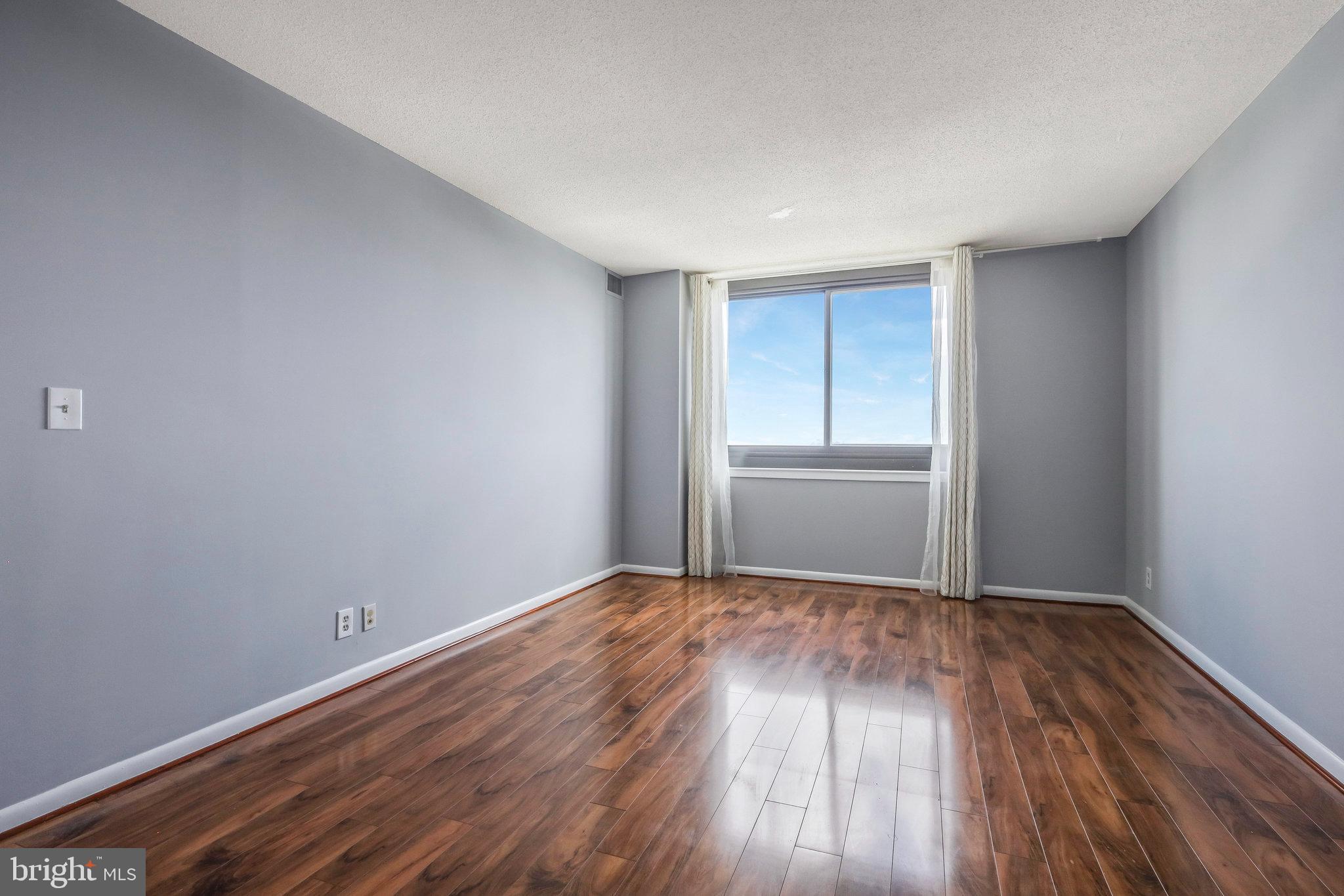 SKYLINE SQUARE CONDO - Residential