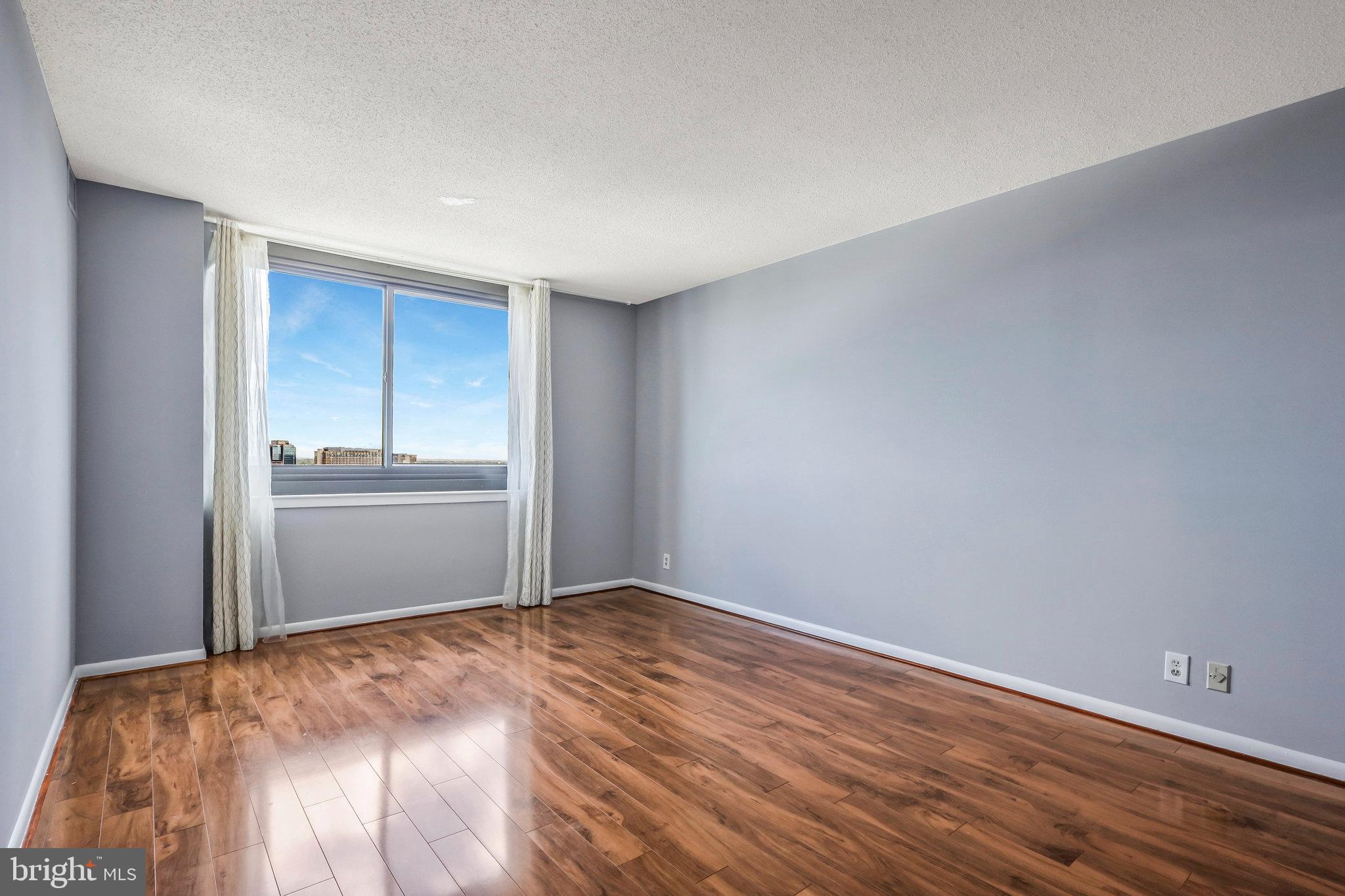 SKYLINE SQUARE CONDO - Residential